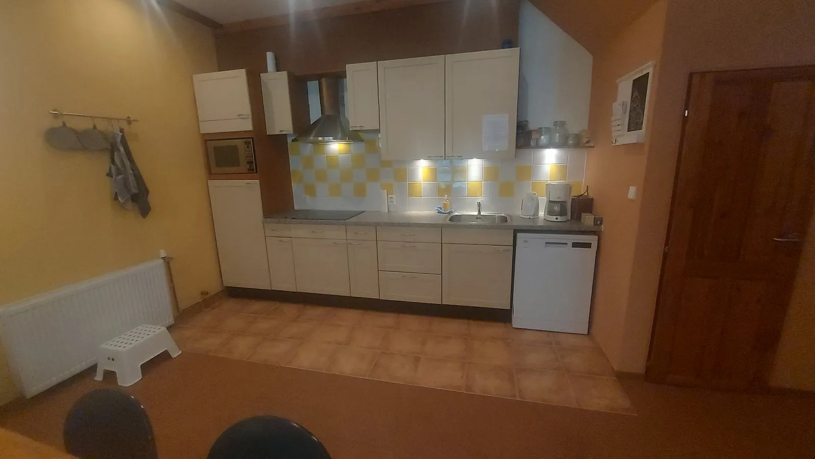 De gezamenlijke keuken en zithoek boven bij B&B Náš Dům