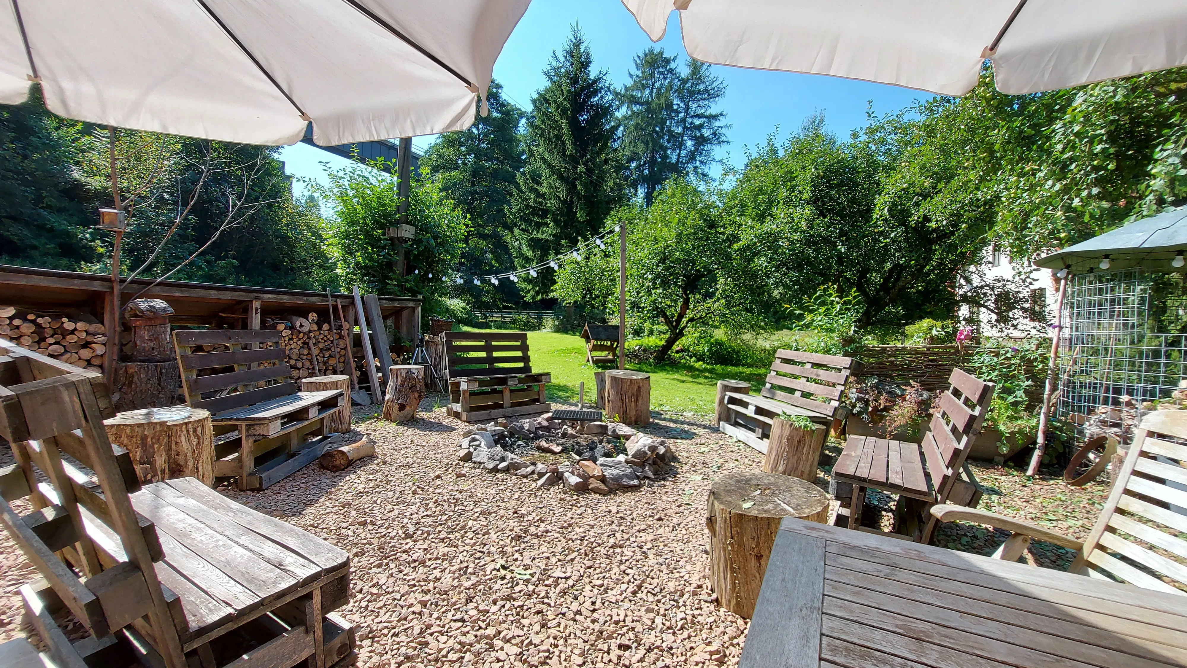 Het huis en de tuin van B&B Náš Dům